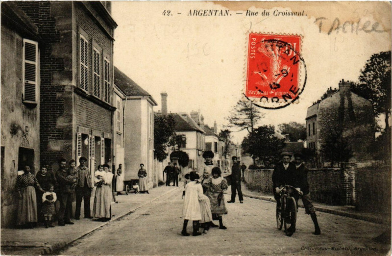Carte postale ancienne Argentan - Rue du Croissant à Argentan