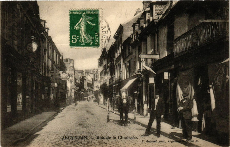 Carte postale ancienne Argentan - Rue de la Chaussee à Argentan