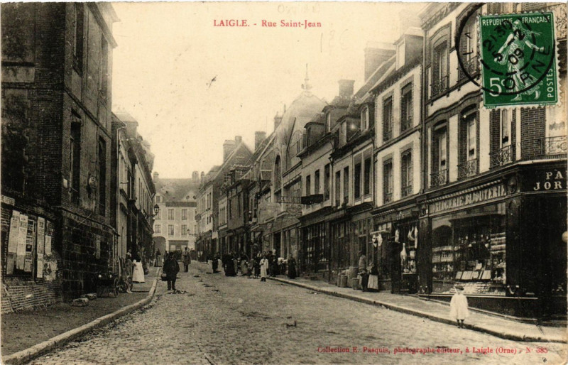 Carte postale ancienne Laigle - Rue Saint-Jean à Sai