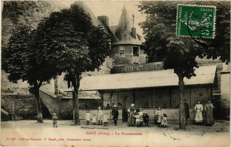 Carte postale ancienne Gace - La Poissonnerie à Gacé
