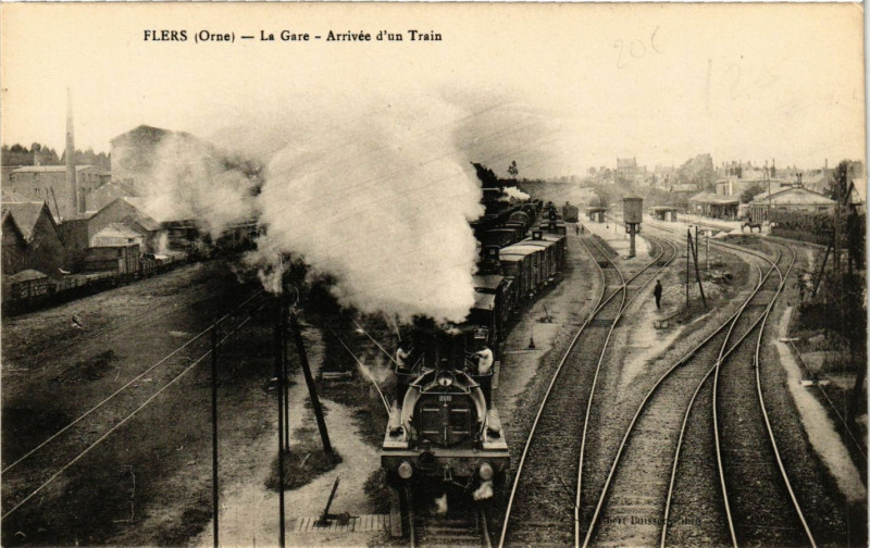 Carte postale ancienne Flers - La Gare - Arrivee d'un Train à Flers