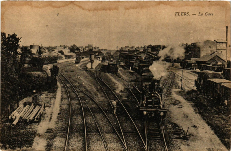 Carte postale ancienne Flers - La Gare à Flers
