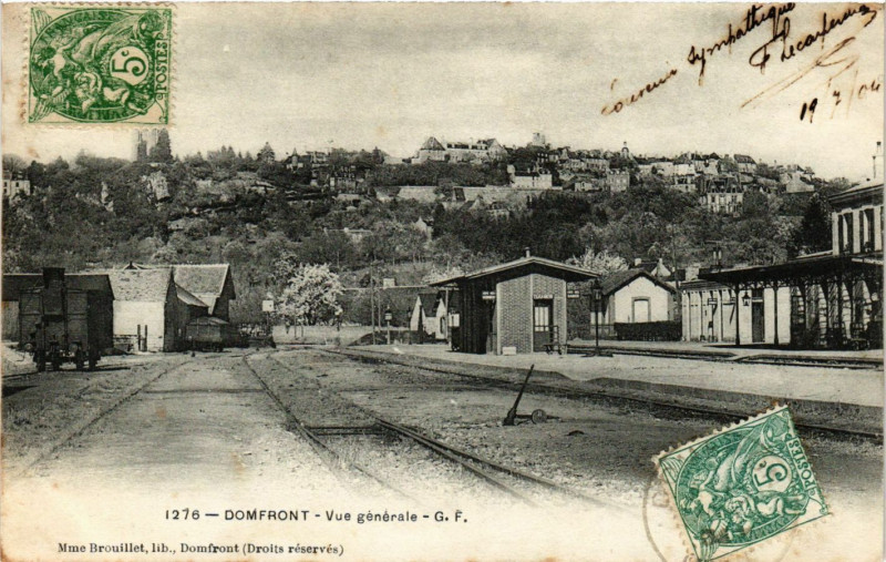 Carte postale ancienne Domfront - Vue generale