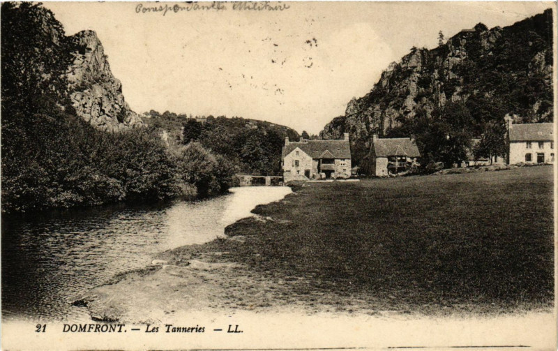 Carte postale ancienne Domfront - Les Tanneries à Ri