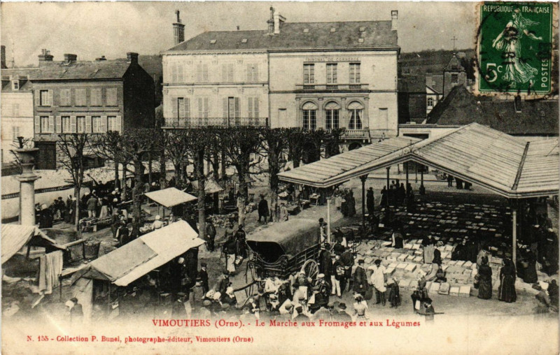 Carte postale ancienne Vimoutiers - Le Marche ux Fromages et aux Legumes à Vimoutiers