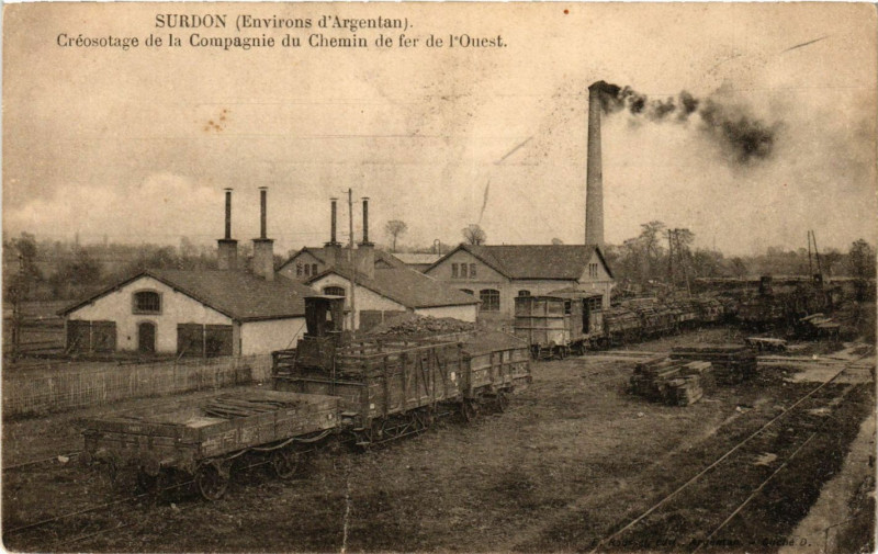 Carte postale ancienne Surdon - Creosotage de la Compagnie du Chemin de fer de le Ouest