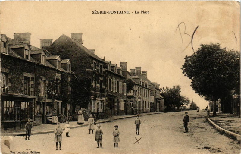 Carte postale ancienne Segrie-Fontaine - La Place à Ri