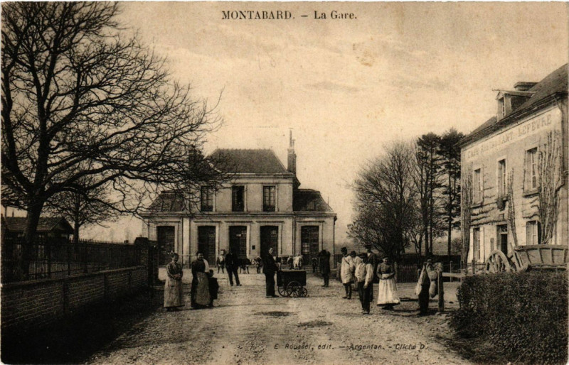 Carte postale ancienne Montabard - La Gare à Montabard