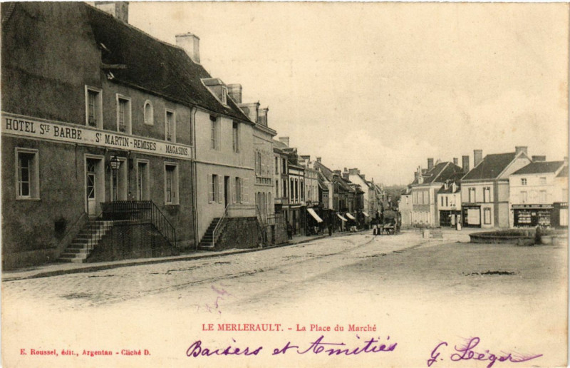 Carte postale ancienne Le Merlerault - La Place du Marche au Merlerault
