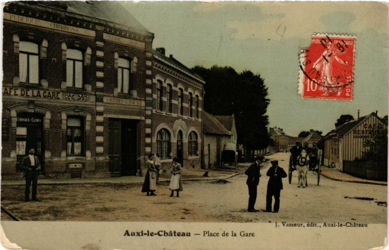 Carte postale ancienne Auxi-le-Chateau - Place de la Gare