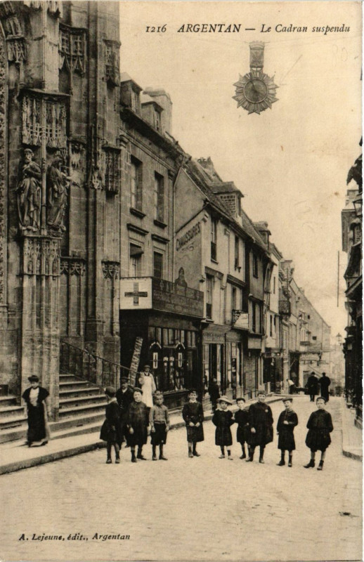 Carte postale ancienne Argentan - Le Cadran suspendu à Argentan