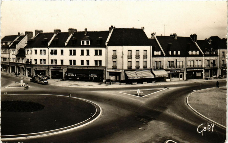 Carte postale ancienne Argentan - Place du General-Leclerc à Argentan