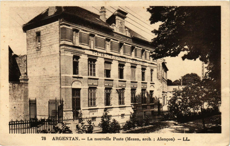 Carte postale ancienne Argentan - La nouvelle Poste à Argentan