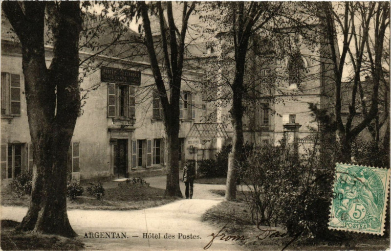 Carte postale ancienne Argentan - Hotel des Postes à Argentan