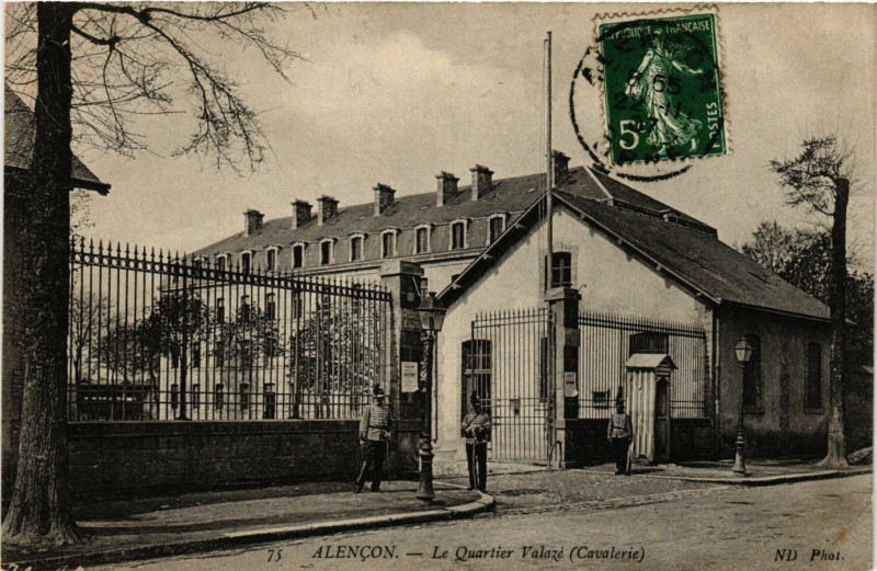 Carte postale ancienne Alencon. - Le Quartier Valaze