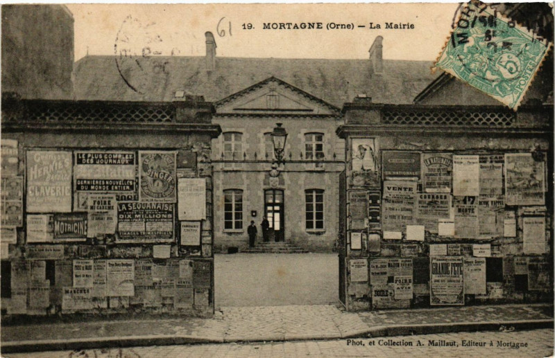 Carte postale ancienne Mortagne(Orne) - La Mairie à Ri