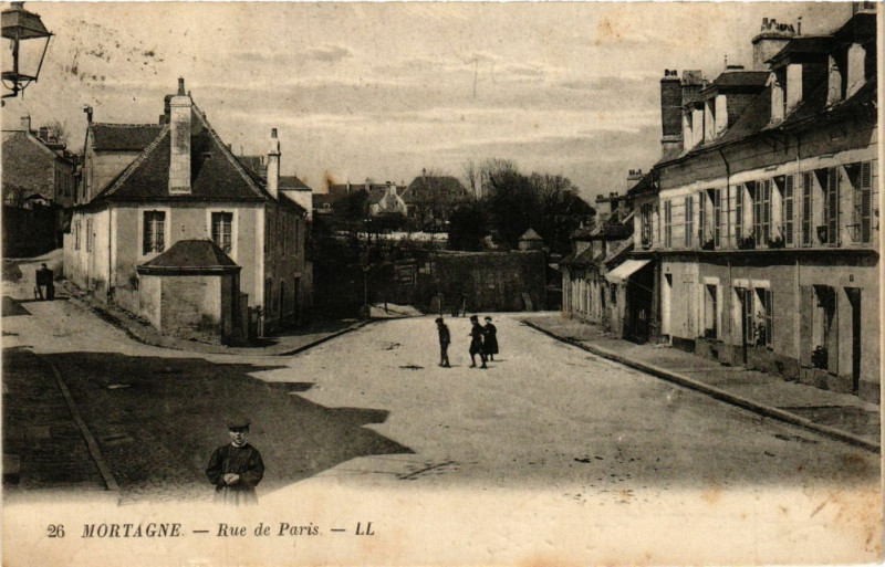 Carte postale ancienne Mortagne - Rue du Paris à Ri