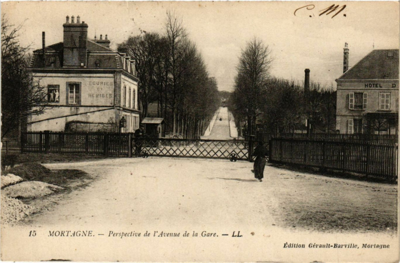 Carte postale ancienne Mortagne - Perspective de l'Avenue de la Gare