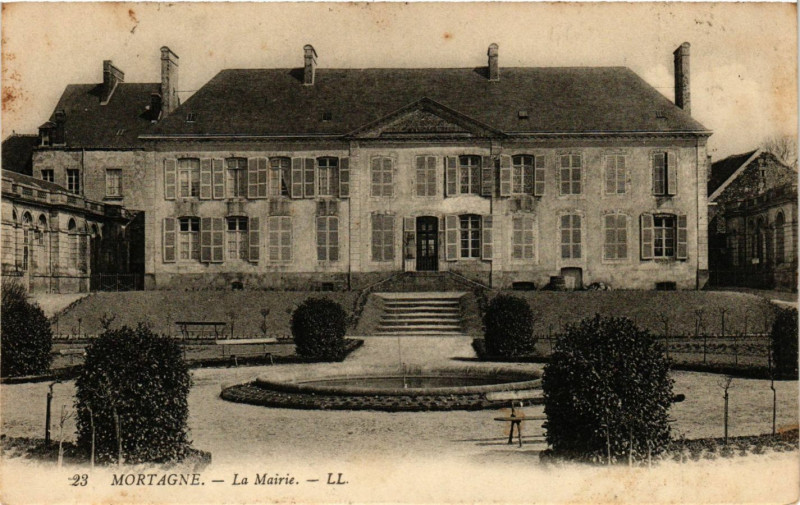 Carte postale ancienne Mortagne - La Mairie à Ri