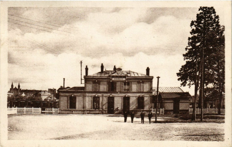 Carte postale ancienne Briouze - La Gare à Briouze