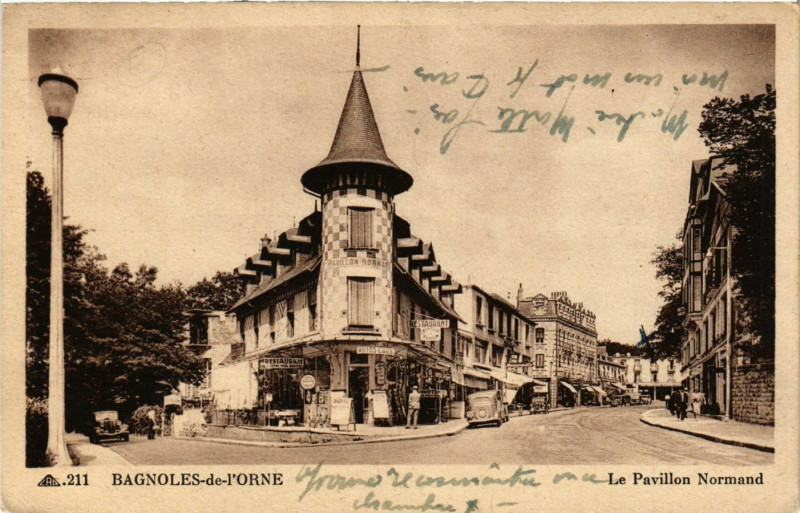 Carte postale ancienne Bagnoles-de-L'Orne - Le Pavillon Normand