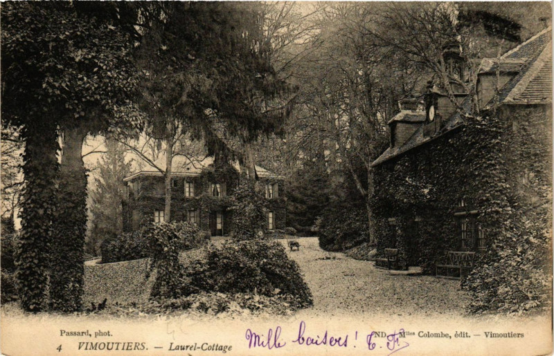 Carte postale ancienne Vimoutiers - Laurel-Cottage à Vimoutiers