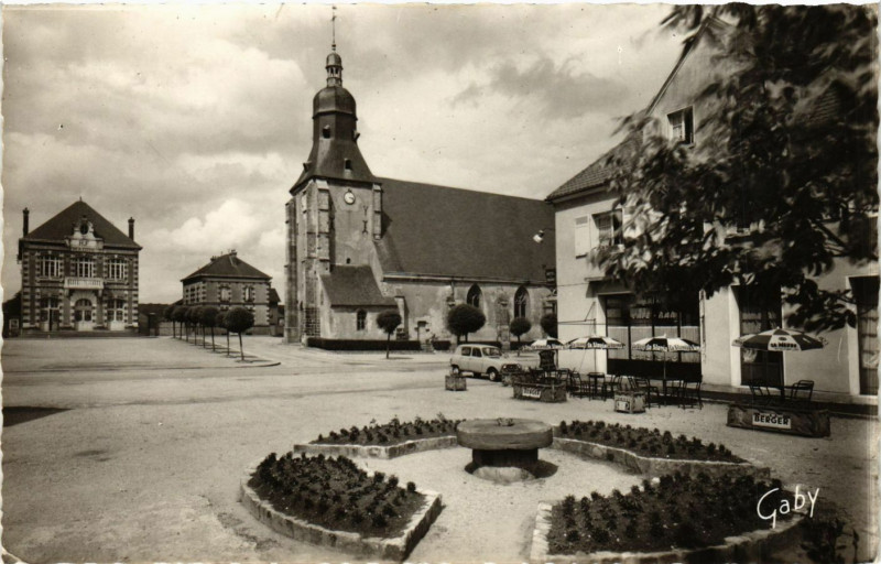 Carte postale ancienne Tourouvre (Orne) - Place de l'Eglise