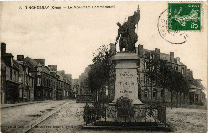 Carte postale ancienne Tinchebray (Orne) - Le Monument Commémoratif