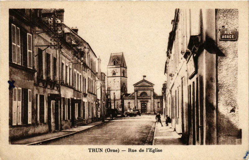 Carte postale ancienne Thun (Orne) - Rue de l'Eglise