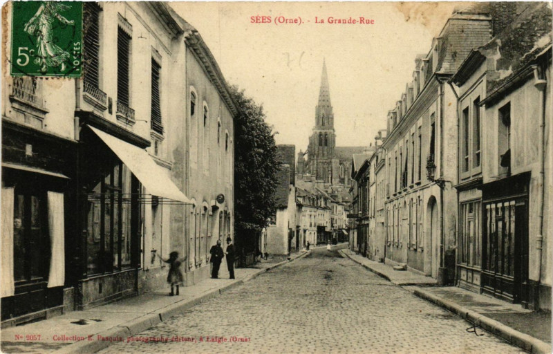 Carte postale ancienne Sées(Orne) - La Grande-Rue à Sées