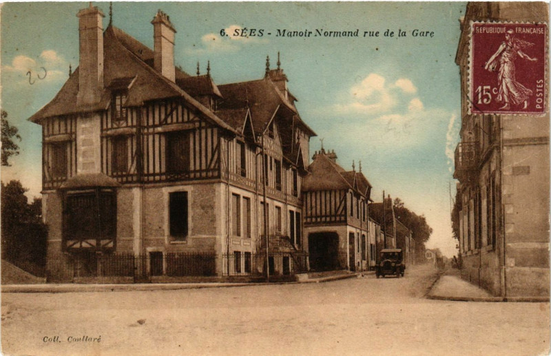 Carte postale ancienne Sées - Manoir Normand rue de la Gare à Sées