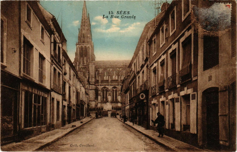 Carte postale ancienne Sées - La Rue Grande à Sées