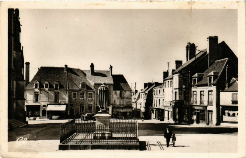 Carte postale ancienne Sées - La Place du Parquet à Sées