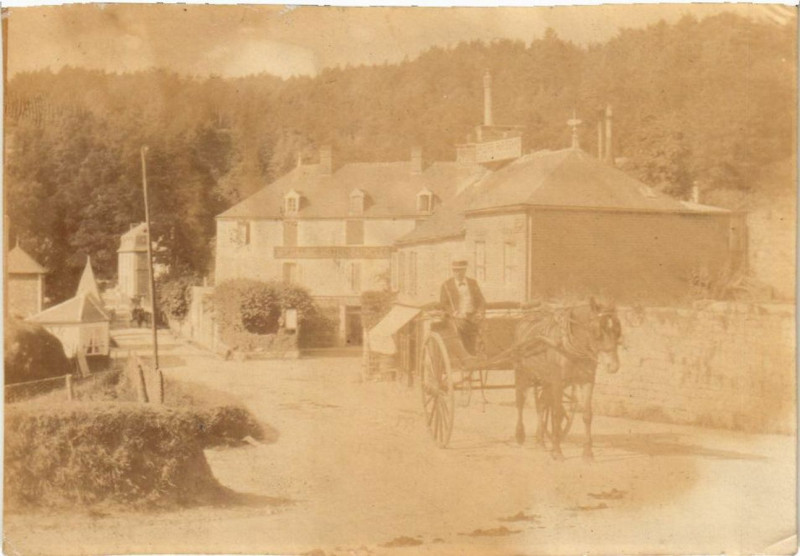 Carte postale ancienne Route de Tessé-la-Madeleine