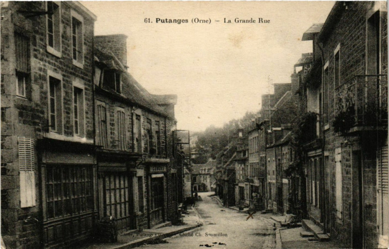 Carte postale ancienne Putanges(Orne) - La Grande Rue