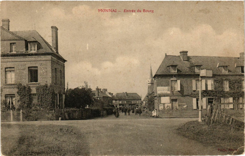 Carte postale ancienne Monnai - Entrée du Bourg