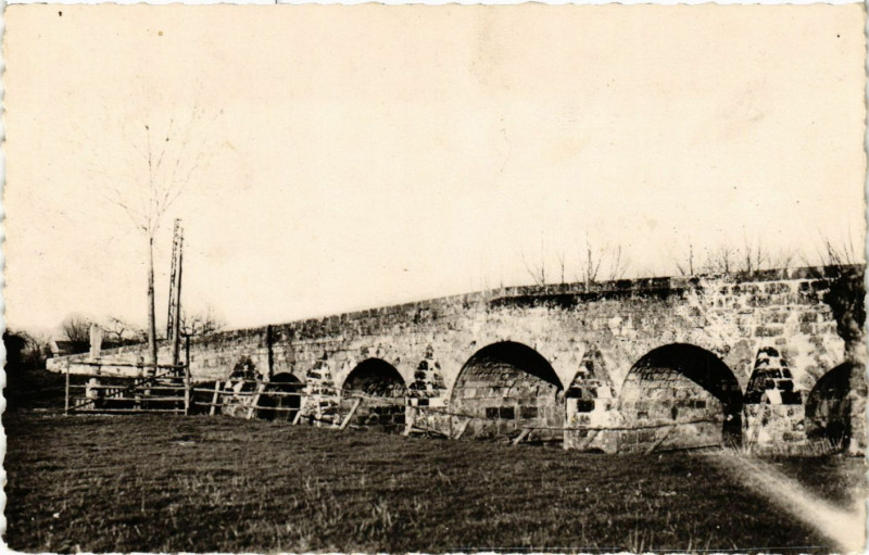 Carte postale ancienne Mauves-sur-Huisne -Le Pont à Mauves-sur-Huisne