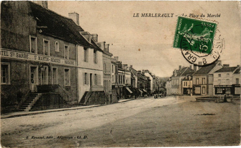 Carte postale ancienne Le Merlerault - La Place du Marché au Merlerault