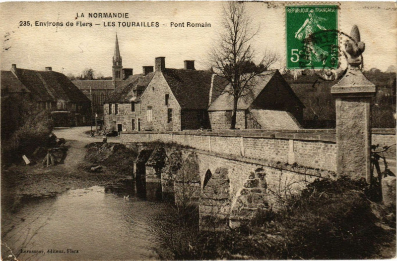 Carte postale ancienne Environs de Flers - Les Tourailles - Pont Romain à Flers