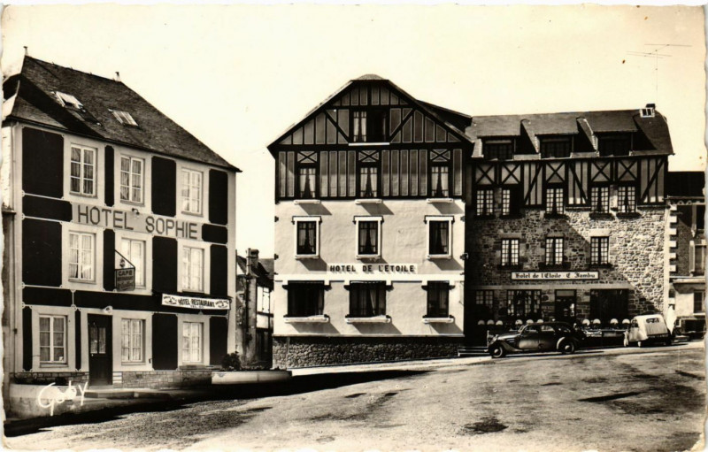 Carte postale ancienne Briouze (Orne) - l'Hotel Sophie et l'Hotel de L'Etoile à Briouze