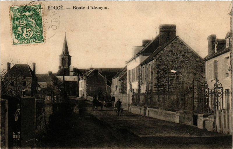 Carte postale ancienne Boucé - Route d'Alencon à Boucé