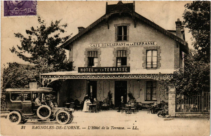 Carte postale ancienne Bagnoles-de-l'Orne - L'Hotel de la Terrasse