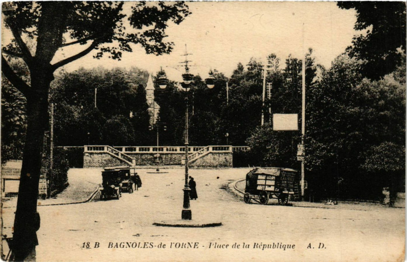 Carte postale ancienne Bagnoles-de-l'Orne  - Place de la République