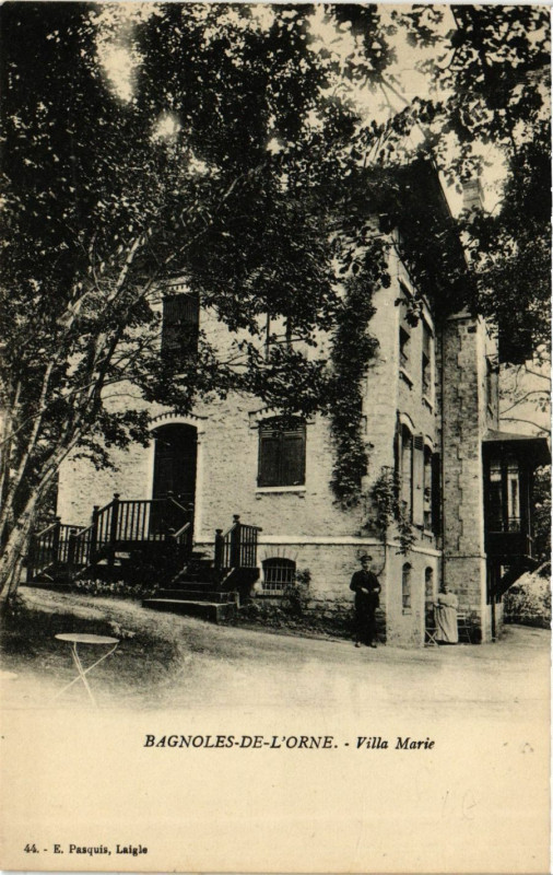 Carte postale ancienne Bagnoles-de-LOrne - Villa Marie à Ri
