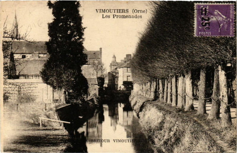 Carte postale ancienne Vimoutiers (Orne) - Les Promenades à Vimoutiers