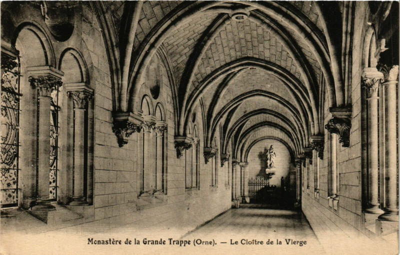 Carte postale ancienne Monastére de la Grande Trappe(Orne) - Le Cloitre de la Vierge