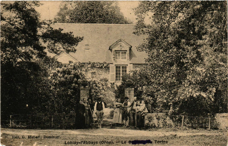 Carte postale ancienne Lohlay-l'Abbaye (Orne) - Le ... Tertre