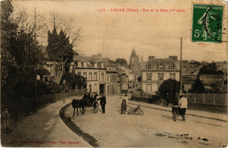 Carte postale ancienne Laigle(Orne) -  Rue de la Gare