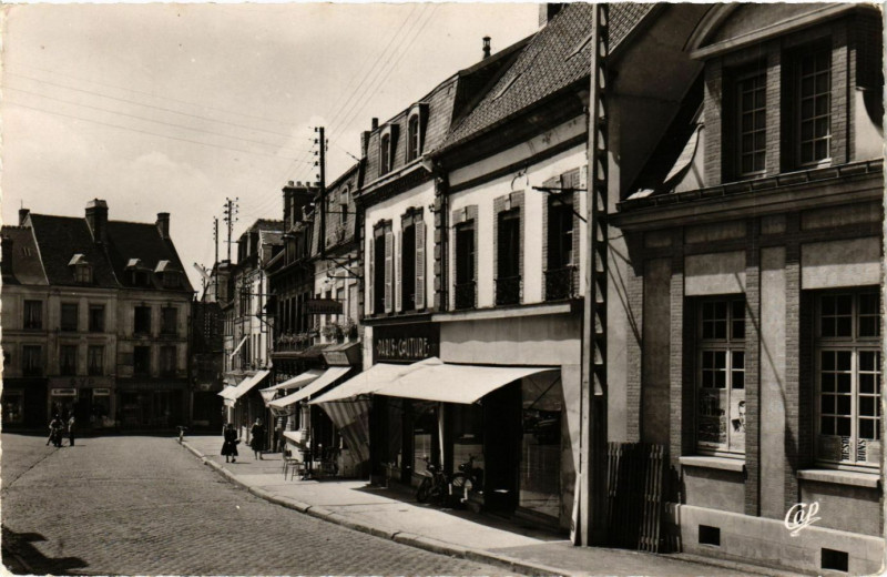 Carte postale ancienne Laigle - Rue Saint-Jean à Sai