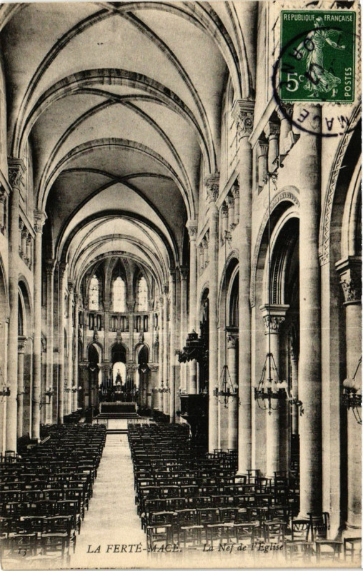 Carte postale ancienne La Ferté-Macé - La Nef de  l'Eglise à La Ferté Macé